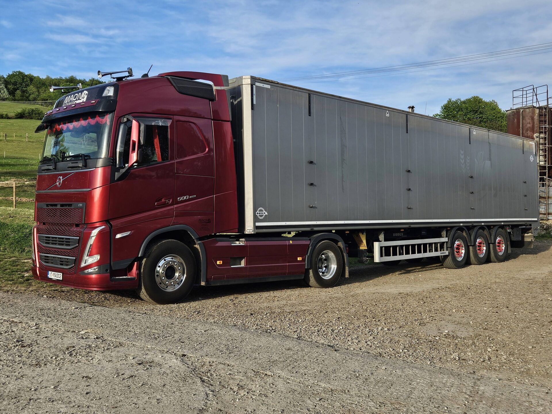 MAON Slovakia Volvo FH náves s posuvnou podlahou
